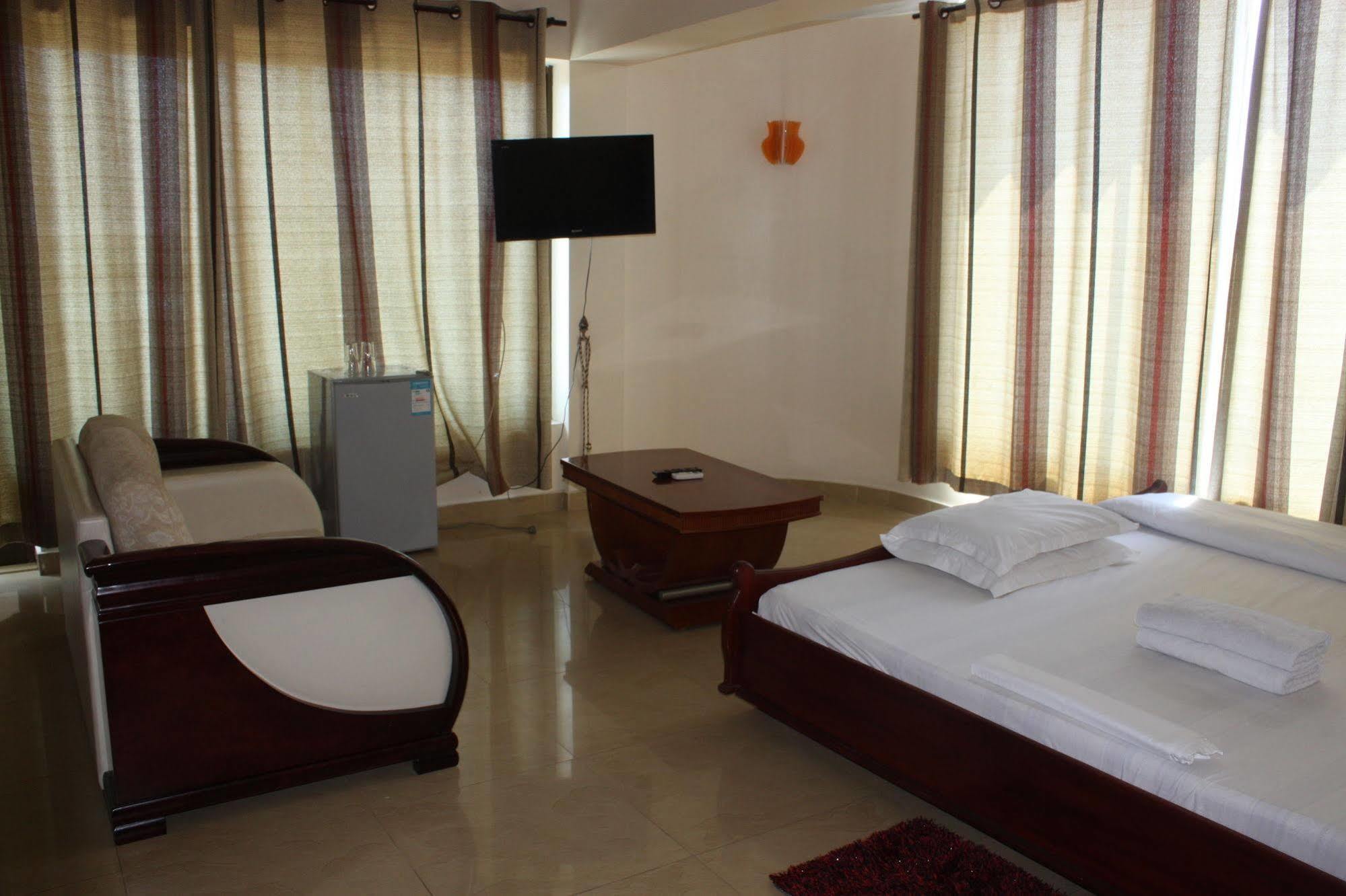 Mic Hotel Dar es Salaam Exterior photo